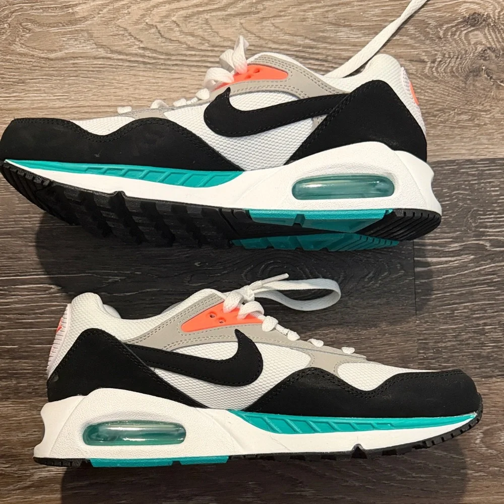 BNWOT Nike White, Black & Teal Retro Air Max Sneakers with Coral Accents - Picture 1 of 4